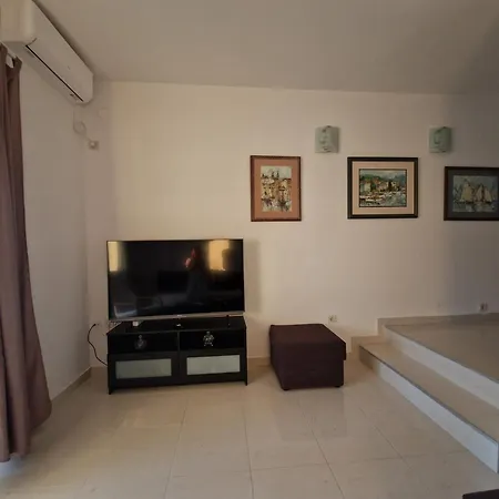 Comfort With Vineyard View 아파트 Dračevac